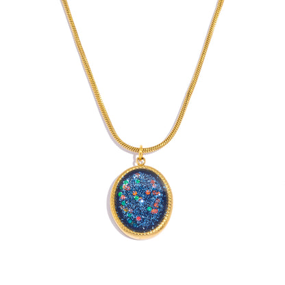18K Gold Oval Pendant 🌙