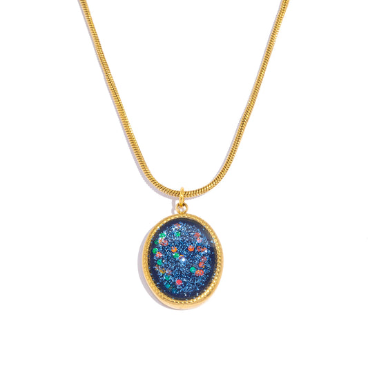 18K Gold Oval Pendant 🌙