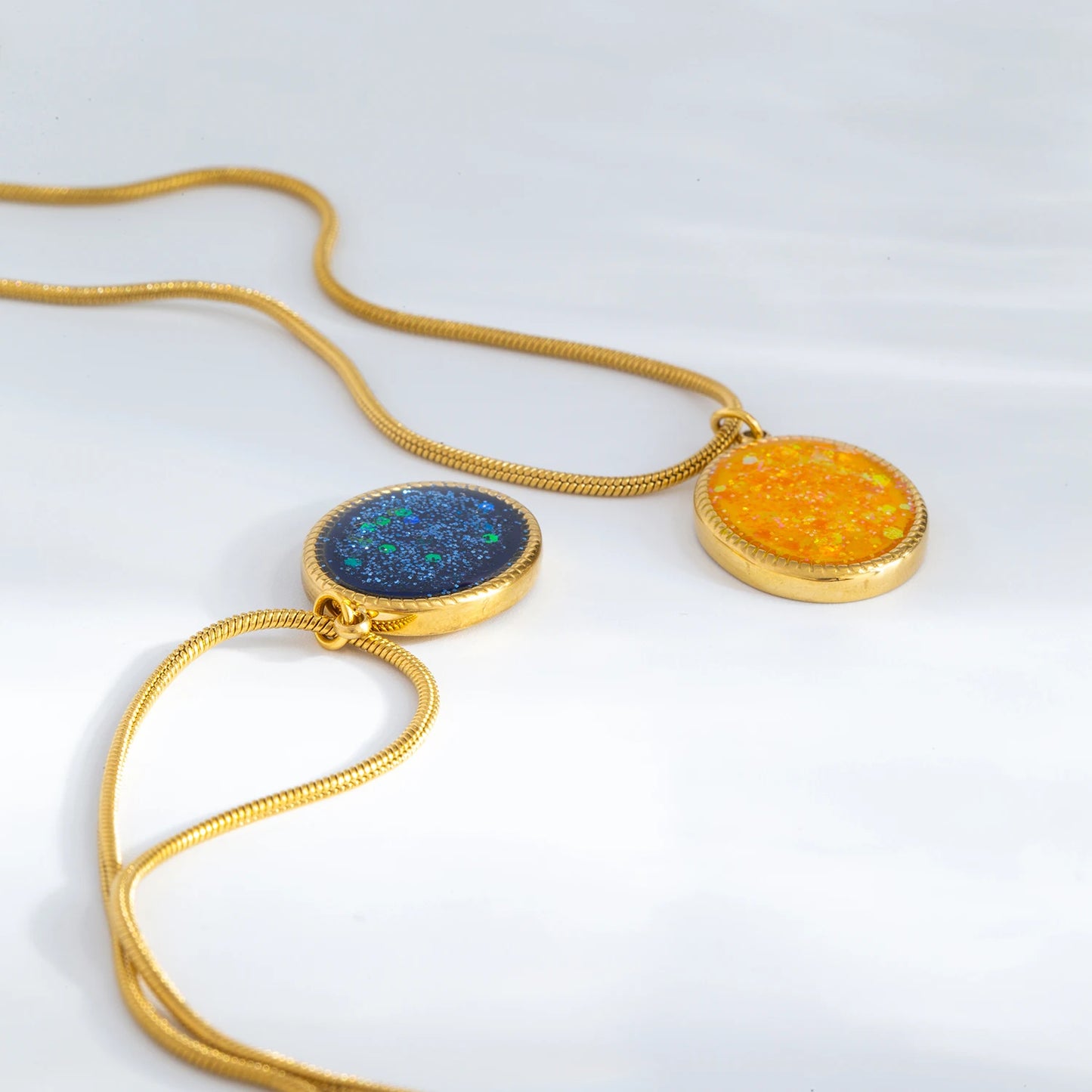 18K Gold Oval Pendant 🌙