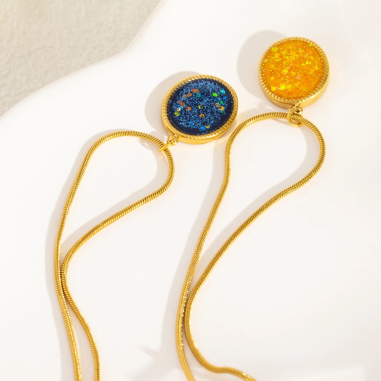 18K Gold Oval Pendant 🌙