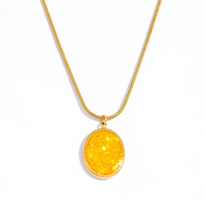 18K Gold Oval Pendant 🌙